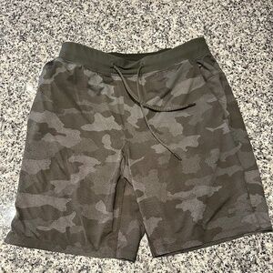 Lululemon - 9” Linerless T.H.E. Short - Large